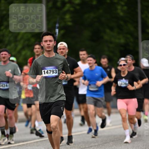 29.06.2025 - hella hamburg halbmarathon Dr. Thomas Lammeyer http://msf.ph/oto/8265322 29.06.2025 10:35:34 Kennedybrücke 1097, 1547, 1844, 1979, 2754, 2755, 2831, 2832, 2914, 3281, 3396, 3424, 3571, 3681, 4877, 4953, 5165, 5350, 5846, 5965, 6078, 6160, 6573, 6640, 7120, 8806, 8812, 8941, 9078, 9104, 9183, 9883, 10148, 10240, 10435, 10586, 11178 meine-sportfotos.de