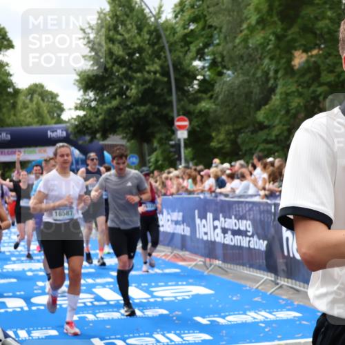29.06.2025 - hella hamburg halbmarathon Zöllner http://msf.ph/oto/8265326 29.06.2025 10:58:48 Ziel 1319, 2488, 2656, 2840, 5277, 5675, 6592, 6720, 8929, 10539, 10943, 11605, 11846, 13512, 13880, 14266, 14902, 14965, 15197, 16189, 17405, 17630, 17839, 18232, 18587, 18954 meine-sportfotos.de