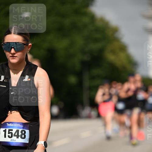 29.06.2025 - hella hamburg halbmarathon Dr. Thomas Lammeyer http://msf.ph/oto/8265346 29.06.2025 10:14:52 Kennedybrücke 1548, 1781, 2868, 4287, 5182, 5440, 5653, 5806, 8171, 8561, 8807, 8810, 10196, 11149 meine-sportfotos.de