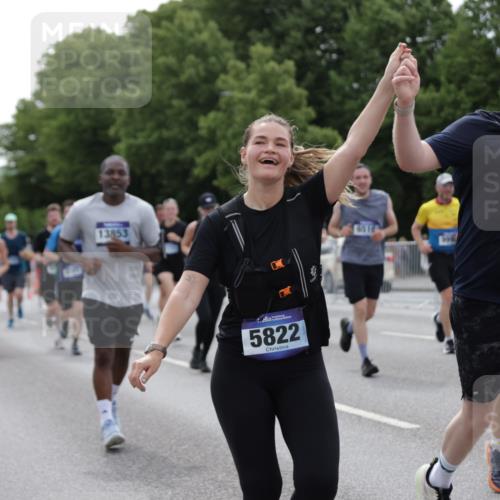 29.06.2025 - hella hamburg halbmarathon Jannik Wohlers http://msf.ph/oto/8265369 29.06.2025 10:33:23 Lombardsbrücke 1189, 1275, 1417, 1896, 2342, 2482, 3170, 3264, 3340, 3345, 3560, 4361, 4433, 4449, 4479, 4696, 4942, 5075, 5096, 5141, 5557, 5566, 5569, 5691, 5821, 5822, 5887, 6109, 6364, 6515, 6516, 6854, 6956, 7027, 7565, 7653, 8021, 8157, 8202, 8282, 8375, 8377, 8383, 8401, 9094, 9234, 9438, 9799, 9875, 9995, 10007, 10071, 10561, 11092, 11111, 11237, 11338, 11453, 11546, 11676, 11827, 11928, 12237, 12238, 12562, 12652, 12835, 12855, 13535, 13601, 13741, 13853, 13934, 14032, 14098 meine-sportfotos.de