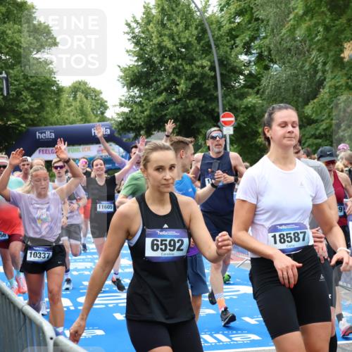 29.06.2025 - hella hamburg halbmarathon Zöllner http://msf.ph/oto/8265409 29.06.2025 10:58:49 Ziel 1319, 2488, 2656, 2840, 5277, 5675, 6720, 8929, 10268, 10539, 10943, 11605, 11846, 13512, 13880, 14266, 14902, 14965, 15197, 16189, 17405, 17630, 17839, 18232, 18587, 18954 meine-sportfotos.de