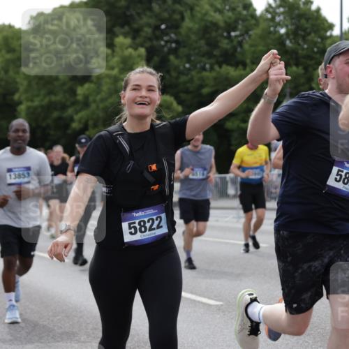 29.06.2025 - hella hamburg halbmarathon Jannik Wohlers http://msf.ph/oto/8265411 29.06.2025 10:33:23 Lombardsbrücke 1189, 1275, 1417, 1896, 2342, 2482, 3170, 3264, 3340, 3345, 3560, 4361, 4433, 4449, 4479, 4696, 4942, 5075, 5096, 5141, 5557, 5566, 5569, 5691, 5821, 5822, 5887, 6109, 6364, 6515, 6516, 6854, 6956, 7027, 7565, 7653, 8021, 8157, 8202, 8282, 8375, 8377, 8383, 8401, 9094, 9234, 9438, 9799, 9875, 9995, 10007, 10071, 10561, 11092, 11111, 11237, 11338, 11453, 11546, 11676, 11827, 11928, 12237, 12238, 12562, 12652, 12835, 12855, 13535, 13601, 13741, 13853, 13934, 14032, 14098 meine-sportfotos.de