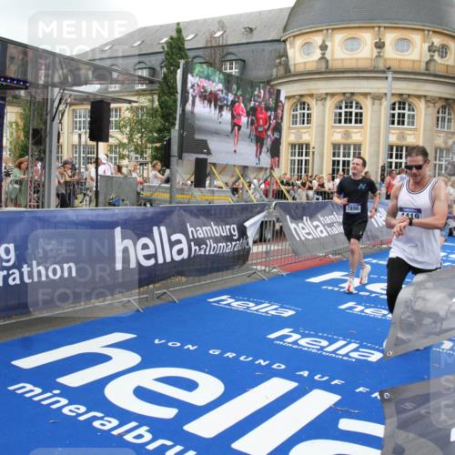 29.06.2025 - hella hamburg halbmarathon Michael Strokosch http://msf.ph/oto/8265415 29.06.2025 10:52:22 Ziel 4140, 4419, 4587, 4837, 5087, 5482, 6164, 7896, 9074, 13211, 13707, 15446, 17773 meine-sportfotos.de
