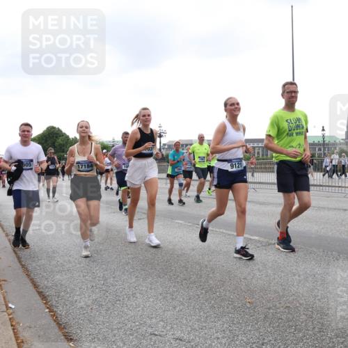 29.06.2025 - hella hamburg halbmarathon Lena Gebhardt http://msf.ph/oto/8265458 29.06.2025 10:46:12 Lombardsbrücke 1004, 1100, 1104, 1421, 1426, 1429, 1465, 1532, 1555, 1608, 1837, 1854, 1867, 1868, 1983, 2398, 2423, 2500, 2522, 2773, 2813, 2917, 2951, 2954, 2965, 3410, 4104, 4119, 4223, 4317, 4448, 4572, 5635, 5697, 5703, 5769, 5770, 5854, 5892, 6068, 6133, 6333, 6392, 6623, 7268, 7303, 7356, 7364, 7368, 7374, 7605, 7894, 7960, 7983, 8047, 8700, 9120, 9121, 9129, 9337, 9426, 9445, 10153, 10327, 10329, 10367, 10511, 11358, 11361, 11876, 11910, 12298, 12333, 12507, 12522 meine-sportfotos.de