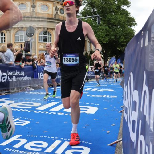29.06.2025 - hella hamburg halbmarathon Strokosch-Dieckow http://msf.ph/oto/8265477 29.06.2025 10:45:00 Ziel 1171, 1424, 1520, 2270, 2890, 3917, 4425, 4997, 6266, 7709, 7843, 9030, 9710, 10313, 10741, 11688, 13919, 15334, 15365, 16058, 16689, 17381, 17382, 17406, 17544, 18055, 18631 meine-sportfotos.de