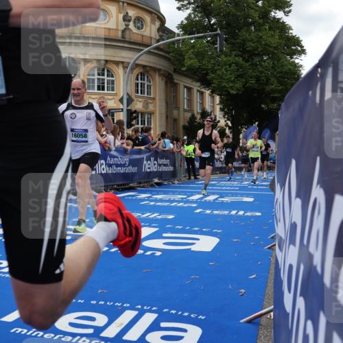 29.06.2025 - hella hamburg halbmarathon Strokosch-Dieckow http://msf.ph/oto/8265518 29.06.2025 10:45:00 Ziel 1171, 1424, 1520, 2270, 2890, 3917, 4425, 4997, 6266, 7709, 7843, 9030, 9710, 10313, 10741, 11688, 13919, 15334, 15365, 16058, 16689, 17381, 17382, 17406, 17544, 18055, 18631 meine-sportfotos.de