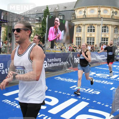 29.06.2025 - hella hamburg halbmarathon Michael Strokosch http://msf.ph/oto/8265534 29.06.2025 10:52:23 Ziel 4140, 4419, 4587, 6164, 7896, 9074, 13211, 13707, 15144, 15446, 17773, 17997 meine-sportfotos.de