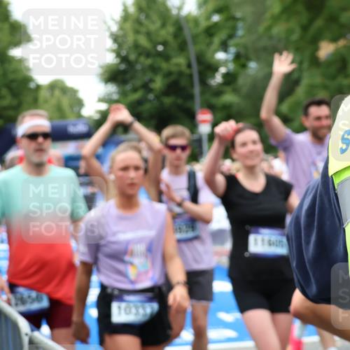 29.06.2025 - hella hamburg halbmarathon Zöllner http://msf.ph/oto/8265542 29.06.2025 10:58:52 Ziel 2159, 2488, 2840, 3859, 4833, 5277, 5675, 5885, 6720, 8807, 8929, 10268, 10539, 12734, 13512, 13880, 14266, 14673, 14902, 14965, 17405, 17630, 17839, 18232, 18954 meine-sportfotos.de