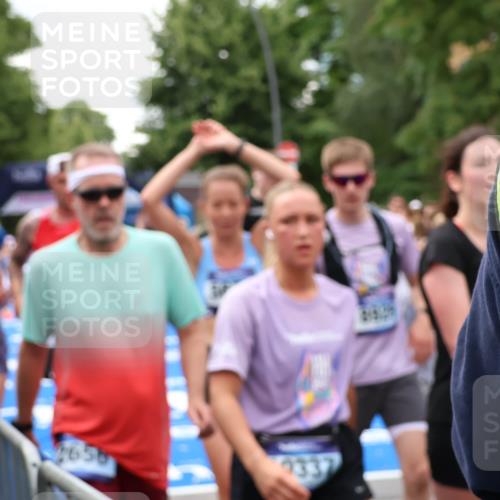 29.06.2025 - hella hamburg halbmarathon Zöllner http://msf.ph/oto/8265577 29.06.2025 10:58:52 Ziel 2159, 2488, 2840, 3859, 4833, 5277, 5675, 5885, 6720, 8807, 8929, 10268, 10539, 12734, 13512, 13880, 14266, 14673, 14902, 14965, 17405, 17630, 17839, 18232, 18954 meine-sportfotos.de