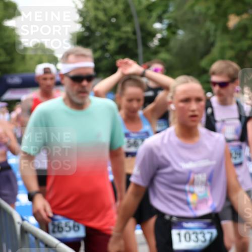 29.06.2025 - hella hamburg halbmarathon Zöllner http://msf.ph/oto/8265611 29.06.2025 10:58:53 Ziel 2159, 2488, 2840, 3859, 4632, 4833, 5277, 5885, 6720, 8807, 9156, 9353, 10268, 10539, 12734, 13880, 14266, 14673, 14902, 14965, 17405, 17630, 17839, 18232, 18954 meine-sportfotos.de