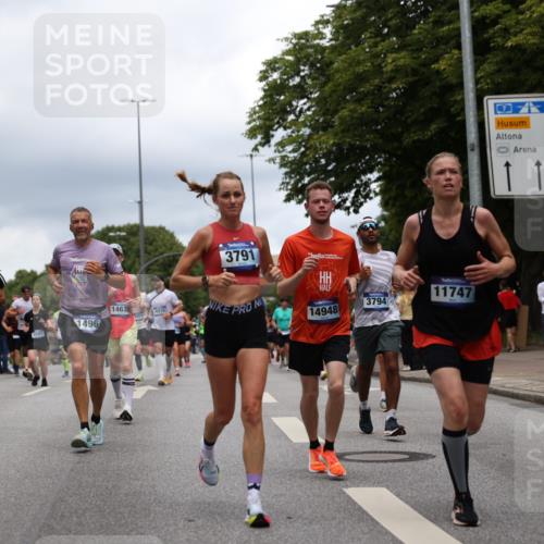 29.06.2025 - hella hamburg halbmarathon Yannick Fuchs http://msf.ph/oto/8265636 29.06.2025 10:48:47 20KM 1125, 1327, 1496, 1506, 1628, 2119, 2474, 2561, 2771, 2884, 2955, 3041, 3177, 3652, 3791, 3794, 3861, 3945, 4029, 4189, 4231, 4868, 4903, 4938, 5319, 6082, 6084, 6433, 6443, 6587, 6938, 8449, 8487, 8514, 8698, 8973, 10191, 10192, 10263, 10368, 10376, 11184, 11333, 11499, 11747, 11797, 11799, 11976, 12186, 12526, 12584, 12961, 13267, 13297, 13988, 14036, 14175, 14592, 14638, 14660, 14834, 14948, 15389, 15408, 15879, 16047, 16327, 17842, 18380 meine-sportfotos.de
