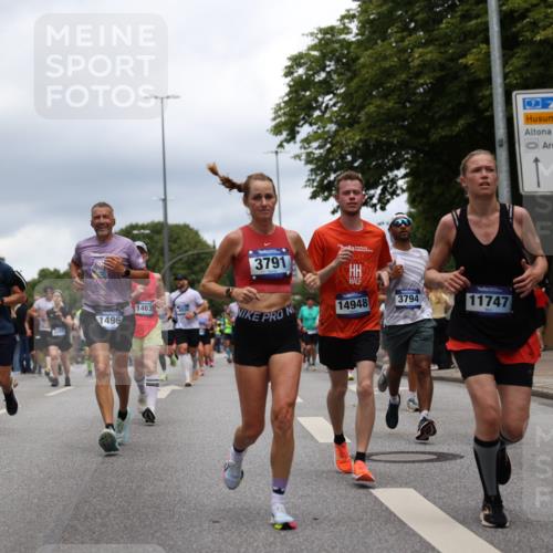 29.06.2025 - hella hamburg halbmarathon Yannick Fuchs http://msf.ph/oto/8265670 29.06.2025 10:48:48 20KM 1125, 1327, 1496, 1506, 1628, 2119, 2474, 2561, 2771, 2884, 2955, 3041, 3652, 3791, 3794, 3945, 4029, 4189, 4231, 4868, 4903, 4938, 5319, 6082, 6355, 6433, 6443, 6587, 6938, 8449, 8487, 8514, 8698, 8973, 10191, 10192, 10263, 10368, 10376, 11184, 11333, 11499, 11747, 11797, 11799, 11976, 12186, 12526, 12584, 12961, 13267, 13297, 13988, 14036, 14175, 14592, 14638, 14660, 14834, 14845, 14948, 15389, 15408, 15879, 16047, 16327, 17842, 18031, 18380 meine-sportfotos.de