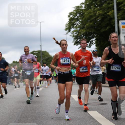 29.06.2025 - hella hamburg halbmarathon Yannick Fuchs http://msf.ph/oto/8265676 29.06.2025 10:48:48 20KM 1125, 1327, 1496, 1506, 1628, 2119, 2474, 2561, 2771, 2884, 2955, 3041, 3652, 3791, 3794, 3945, 4029, 4189, 4231, 4868, 4903, 4938, 5319, 6082, 6355, 6433, 6443, 6587, 6938, 8449, 8487, 8514, 8698, 8973, 10191, 10192, 10263, 10368, 10376, 11184, 11333, 11499, 11747, 11797, 11799, 11976, 12186, 12526, 12584, 12961, 13267, 13297, 13988, 14036, 14175, 14592, 14638, 14660, 14834, 14845, 14948, 15389, 15408, 15879, 16047, 16327, 17842, 18031, 18380 meine-sportfotos.de