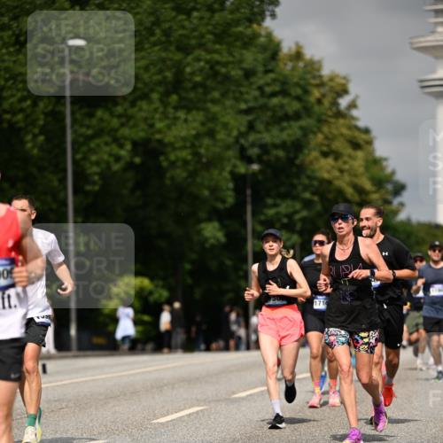 29.06.2025 - hella hamburg halbmarathon Dr. Thomas Lammeyer http://msf.ph/oto/8265686 29.06.2025 10:14:53 Kennedybrücke 1548, 1781, 2868, 4287, 5182, 5440, 5653, 5806, 8171, 8561, 8807, 8810, 10196, 11149 meine-sportfotos.de