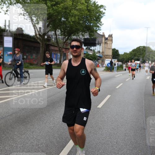 29.06.2025 - hella hamburg halbmarathon Yannick Fuchs http://msf.ph/oto/8265763 29.06.2025 10:36:41 20KM 1169, 1209, 1256, 1312, 1441, 1512, 1903, 1962, 3523, 4823, 5682, 5690, 6639, 6721, 6770, 7105, 7116, 7363, 7693, 8694, 9365, 12098, 13196, 13483, 13709, 13725, 14275, 14811, 15270, 15623, 15654, 15846, 15935, 16281, 16507, 16626, 17016, 17363, 17637, 17926, 18330 meine-sportfotos.de