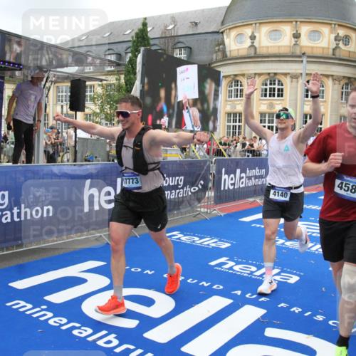 29.06.2025 - hella hamburg halbmarathon Michael Strokosch http://msf.ph/oto/8265806 29.06.2025 10:52:26 Ziel 4140, 4587, 6164, 7896, 8371, 8661, 9876, 13015, 13211, 13707, 15144, 15446, 17773, 17997 meine-sportfotos.de