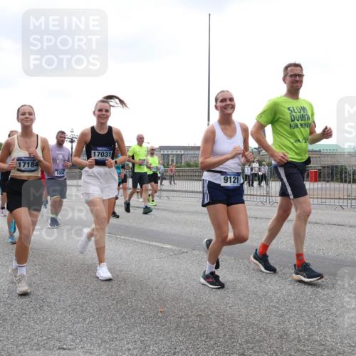 29.06.2025 - hella hamburg halbmarathon Lena Gebhardt http://msf.ph/oto/8265813 29.06.2025 10:46:12 Lombardsbrücke 1004, 1100, 1104, 1421, 1426, 1429, 1465, 1532, 1555, 1608, 1837, 1854, 1867, 1868, 1983, 2398, 2423, 2500, 2522, 2773, 2813, 2917, 2951, 2954, 2965, 3410, 4104, 4119, 4223, 4317, 4448, 4572, 5635, 5697, 5703, 5769, 5770, 5854, 5892, 6068, 6133, 6333, 6392, 6623, 7268, 7303, 7356, 7364, 7368, 7374, 7605, 7894, 7960, 7983, 8047, 8700, 9120, 9121, 9129, 9337, 9426, 9445, 10153, 10327, 10329, 10367, 10511, 11358, 11361, 11876, 11910, 12298, 12333, 12507, 12522 meine-sportfotos.de