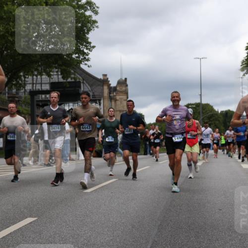 29.06.2025 - hella hamburg halbmarathon Yannick Fuchs http://msf.ph/oto/8265862 29.06.2025 10:48:48 20KM 1125, 1327, 1496, 1506, 1628, 2119, 2474, 2561, 2771, 2884, 2955, 3041, 3652, 3791, 3794, 3945, 4029, 4189, 4231, 4868, 4903, 4938, 5319, 6082, 6355, 6433, 6443, 6587, 6938, 8449, 8487, 8514, 8698, 8973, 10191, 10192, 10263, 10368, 10376, 11184, 11333, 11499, 11747, 11797, 11799, 11976, 12186, 12526, 12584, 12961, 13267, 13297, 13988, 14036, 14175, 14592, 14638, 14660, 14834, 14845, 14948, 15389, 15408, 15879, 16047, 16327, 17842, 18031, 18380 meine-sportfotos.de