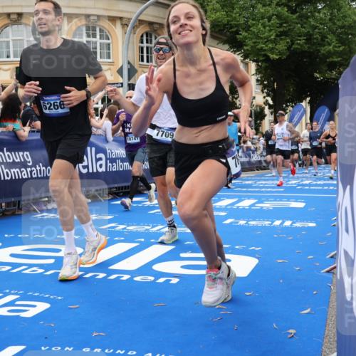 29.06.2025 - hella hamburg halbmarathon Strokosch-Dieckow http://msf.ph/oto/8265892 29.06.2025 10:45:05 Ziel 1171, 2270, 3917, 4997, 6266, 6375, 6575, 6819, 7087, 7709, 7843, 9302, 9710, 10313, 10741, 11688, 13919, 15334, 15365, 15651, 16058, 16685, 16689, 17120, 17381, 17544, 17960, 18346, 18718 meine-sportfotos.de