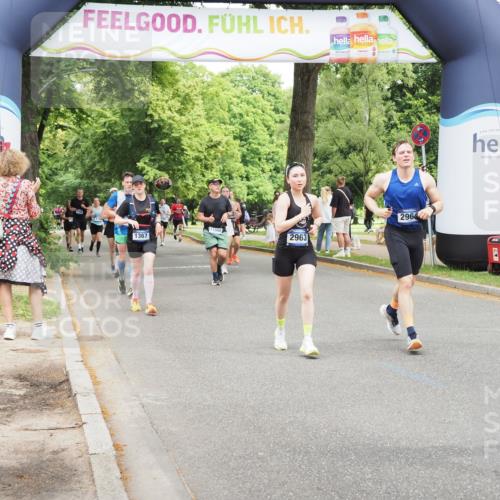 29.06.2025 - hella hamburg halbmarathon MichiJ http://msf.ph/oto/8265905 29.06.2025 10:54:32 Zwischen KM18-KM19 2963, 2964, 4014, 5363, 9967, 11088, 11355, 11641, 16824, 16976, 17062 meine-sportfotos.de