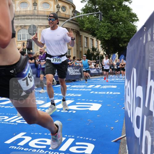29.06.2025 - hella hamburg halbmarathon Strokosch-Dieckow http://msf.ph/oto/8265915 29.06.2025 10:45:06 Ziel 1171, 2270, 3917, 4997, 6054, 6266, 6375, 6575, 6819, 7087, 7709, 7843, 9302, 9710, 10313, 10741, 11688, 13919, 15334, 15365, 15651, 16685, 16689, 17120, 17381, 17960, 18346, 18718 meine-sportfotos.de