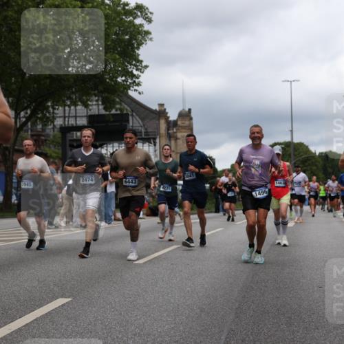 29.06.2025 - hella hamburg halbmarathon Yannick Fuchs http://msf.ph/oto/8265923 29.06.2025 10:48:48 20KM 1125, 1327, 1496, 1506, 1628, 2119, 2474, 2561, 2771, 2884, 2955, 3041, 3652, 3791, 3794, 3945, 4029, 4189, 4231, 4868, 4903, 4938, 5319, 6082, 6355, 6433, 6443, 6587, 6938, 8449, 8487, 8514, 8698, 8973, 10191, 10192, 10263, 10368, 10376, 11184, 11333, 11499, 11747, 11797, 11799, 11976, 12186, 12526, 12584, 12961, 13267, 13297, 13988, 14036, 14175, 14592, 14638, 14660, 14834, 14845, 14948, 15389, 15408, 15879, 16047, 16327, 17842, 18031, 18380 meine-sportfotos.de