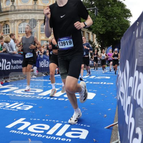 29.06.2025 - hella hamburg halbmarathon Strokosch-Dieckow http://msf.ph/oto/8265964 29.06.2025 10:45:09 Ziel 2188, 2270, 3917, 4997, 6054, 6266, 6375, 6575, 6819, 7087, 7709, 9302, 9710, 10064, 10313, 10741, 11688, 12783, 13919, 15365, 15563, 15636, 15651, 15741, 15760, 16513, 16685, 16689, 17120, 17960, 18346, 18718 meine-sportfotos.de