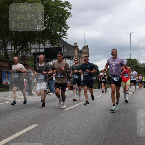 29.06.2025 - hella hamburg halbmarathon Yannick Fuchs http://msf.ph/oto/8265966 29.06.2025 10:48:48 20KM 1125, 1327, 1496, 1506, 1628, 2119, 2474, 2561, 2771, 2884, 2955, 3041, 3652, 3791, 3794, 3945, 4029, 4189, 4231, 4868, 4903, 4938, 5319, 6082, 6355, 6433, 6443, 6587, 6938, 8449, 8487, 8514, 8698, 8973, 10191, 10192, 10263, 10368, 10376, 11184, 11333, 11499, 11747, 11797, 11799, 11976, 12186, 12526, 12584, 12961, 13267, 13297, 13988, 14036, 14175, 14592, 14638, 14660, 14834, 14845, 14948, 15389, 15408, 15879, 16047, 16327, 17842, 18031, 18380 meine-sportfotos.de