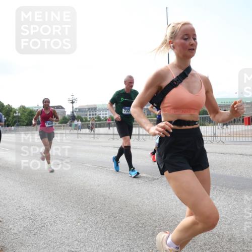 29.06.2025 - hella hamburg halbmarathon Lena Gebhardt http://msf.ph/oto/8265972 29.06.2025 10:11:12 Lombardsbrücke 1166, 1186, 1723, 1781, 2868, 3837, 4287, 5254, 5653, 7271, 7370, 8171, 8206, 8207, 8368, 8561, 9119, 9169, 9829, 10196, 10372, 11149, 11755, 12286, 12426, 12556, 12571, 12790, 12836, 13588, 13594, 13603, 14022, 14149, 14270, 15009, 15214, 15252, 15797, 15908, 16383, 16808, 17142, 17500, 17532, 17787, 18382, 18949, 19172, 19241 meine-sportfotos.de