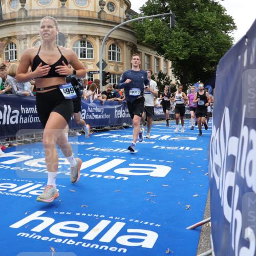 29.06.2025 - hella hamburg halbmarathon Strokosch-Dieckow http://msf.ph/oto/8265996 29.06.2025 10:45:09 Ziel 2188, 2270, 3917, 4997, 6054, 6266, 6375, 6575, 6819, 7087, 7709, 9302, 9710, 10064, 10313, 10741, 11688, 12783, 13919, 15365, 15563, 15636, 15651, 15741, 15760, 16513, 16685, 16689, 17120, 17960, 18346, 18718 meine-sportfotos.de