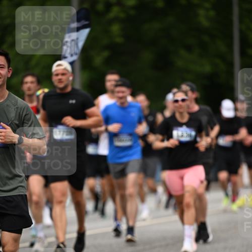 29.06.2025 - hella hamburg halbmarathon Dr. Thomas Lammeyer http://msf.ph/oto/8266029 29.06.2025 10:35:35 Kennedybrücke 1097, 1547, 1844, 1979, 2831, 2832, 2914, 3281, 3396, 3424, 3571, 3681, 4877, 4953, 5165, 5350, 5846, 5965, 6078, 6160, 6573, 6640, 7120, 8806, 8812, 8941, 9078, 9104, 9183, 9883, 10148, 10240, 10435, 10586, 11178 meine-sportfotos.de
