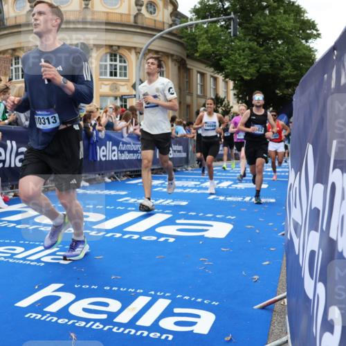 29.06.2025 - hella hamburg halbmarathon Strokosch-Dieckow http://msf.ph/oto/8266068 29.06.2025 10:45:10 Ziel 2188, 2270, 3917, 4997, 6054, 6375, 6575, 6819, 7087, 9302, 9710, 10064, 10313, 10741, 12783, 13919, 15365, 15563, 15636, 15651, 15741, 15760, 16513, 16685, 16689, 17120, 17960, 18346, 18718 meine-sportfotos.de