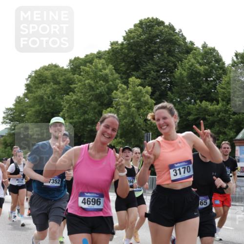 29.06.2025 - hella hamburg halbmarathon Jannik Wohlers http://msf.ph/oto/8266072 29.06.2025 10:33:29 Lombardsbrücke 1189, 1275, 1417, 1705, 1787, 1896, 2482, 2526, 3264, 3340, 3345, 3560, 4479, 4696, 4807, 4942, 5096, 5141, 5557, 5561, 5566, 5584, 5691, 5821, 5822, 5887, 6364, 6515, 6516, 6956, 7027, 7565, 8202, 8375, 8377, 8383, 8401, 9094, 9875, 9995, 10007, 10071, 10561, 10800, 11092, 11111, 11237, 11338, 11642, 12330, 12562, 12652, 12835, 13401, 13535, 13741, 13853, 13934, 14032, 14873, 15792, 17440, 19145, 19164 meine-sportfotos.de