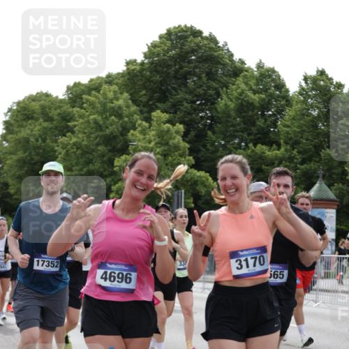 29.06.2025 - hella hamburg halbmarathon Jannik Wohlers http://msf.ph/oto/8266133 29.06.2025 10:33:29 Lombardsbrücke 1189, 1275, 1417, 1705, 1787, 1896, 2482, 2526, 3264, 3340, 3345, 3560, 4479, 4696, 4807, 4942, 5096, 5141, 5557, 5561, 5566, 5584, 5691, 5821, 5822, 5887, 6364, 6515, 6516, 6956, 7027, 7565, 8202, 8375, 8377, 8383, 8401, 9094, 9875, 9995, 10007, 10071, 10561, 10800, 11092, 11111, 11237, 11338, 11642, 12330, 12562, 12652, 12835, 13401, 13535, 13741, 13853, 13934, 14032, 14873, 15792, 17440, 19145, 19164 meine-sportfotos.de