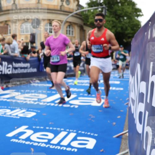 29.06.2025 - hella hamburg halbmarathon Strokosch-Dieckow http://msf.ph/oto/8266165 29.06.2025 10:45:12 Ziel 2188, 2270, 4997, 5706, 6054, 6375, 6575, 6819, 7087, 9105, 9302, 10064, 10313, 12783, 15365, 15563, 15636, 15651, 15741, 15760, 16513, 16685, 16689, 17120, 17960, 18346, 18718 meine-sportfotos.de