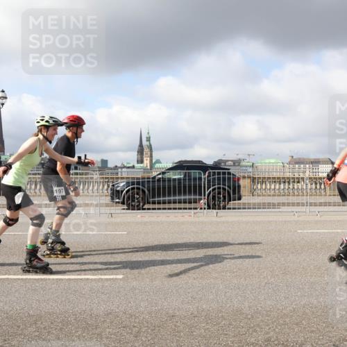 29.06.2025 - hella hamburg halbmarathon Lena Gebhardt http://msf.ph/oto/8266171 29.06.2025 09:04:35 Lombardsbrücke  meine-sportfotos.de