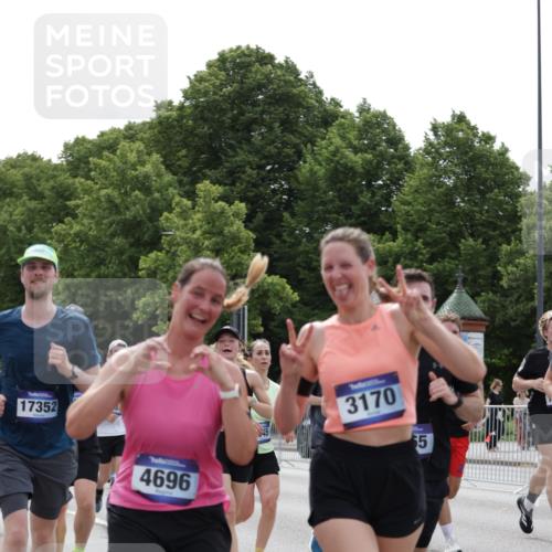 29.06.2025 - hella hamburg halbmarathon Jannik Wohlers http://msf.ph/oto/8266173 29.06.2025 10:33:30 Lombardsbrücke 1189, 1275, 1417, 1705, 1787, 1896, 2482, 2526, 3264, 3340, 3345, 3560, 4479, 4696, 4807, 4942, 5557, 5561, 5566, 5584, 5691, 5821, 5822, 5887, 6364, 6515, 6516, 6956, 7027, 7565, 8202, 8375, 8377, 8383, 8401, 9094, 9875, 9995, 10007, 10071, 10561, 10800, 11092, 11111, 11237, 11338, 11642, 12330, 12562, 12835, 13401, 13535, 13741, 13853, 13934, 14032, 14873, 15792, 15845, 17440, 19145, 19164 meine-sportfotos.de
