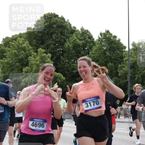29.06.2025 - hella hamburg halbmarathon Jannik Wohlers http://msf.ph/oto/8266229 29.06.2025 10:33:30 Lombardsbrücke 1189, 1275, 1417, 1705, 1787, 1896, 2482, 2526, 3264, 3340, 3345, 3560, 4479, 4696, 4807, 4942, 5557, 5561, 5566, 5584, 5691, 5821, 5822, 5887, 6364, 6515, 6516, 6956, 7027, 7565, 8202, 8375, 8377, 8383, 8401, 9094, 9875, 9995, 10007, 10071, 10561, 10800, 11092, 11111, 11237, 11338, 11642, 12330, 12562, 12835, 13401, 13535, 13741, 13853, 13934, 14032, 14873, 15792, 15845, 17440, 19145, 19164 meine-sportfotos.de