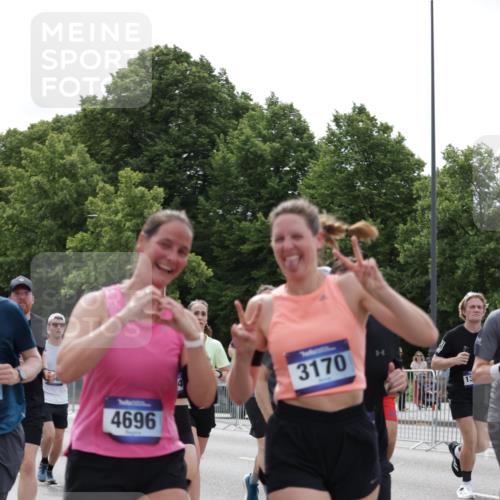 29.06.2025 - hella hamburg halbmarathon Jannik Wohlers http://msf.ph/oto/8266261 29.06.2025 10:33:30 Lombardsbrücke 1189, 1275, 1417, 1705, 1787, 1896, 2482, 2526, 3264, 3340, 3345, 3560, 4479, 4696, 4807, 4942, 5557, 5561, 5566, 5584, 5691, 5821, 5822, 5887, 6364, 6515, 6516, 6956, 7027, 7565, 8202, 8375, 8377, 8383, 8401, 9094, 9875, 9995, 10007, 10071, 10561, 10800, 11092, 11111, 11237, 11338, 11642, 12330, 12562, 12835, 13401, 13535, 13741, 13853, 13934, 14032, 14873, 15792, 15845, 17440, 19145, 19164 meine-sportfotos.de