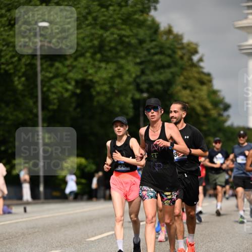 29.06.2025 - hella hamburg halbmarathon Dr. Thomas Lammeyer http://msf.ph/oto/8266338 29.06.2025 10:14:54 Kennedybrücke 1548, 1781, 2868, 4287, 5182, 5440, 5653, 5806, 8171, 8561, 8807, 8810, 10196, 11149 meine-sportfotos.de