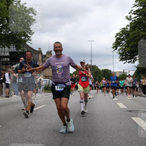 29.06.2025 - hella hamburg halbmarathon Yannick Fuchs http://msf.ph/oto/8266383 29.06.2025 10:48:49 20KM 1125, 1327, 1496, 1506, 1628, 2119, 2474, 2561, 2771, 2884, 2955, 3041, 3652, 3791, 3794, 3945, 4029, 4189, 4231, 4868, 4903, 4938, 5319, 6355, 6433, 6443, 6587, 6938, 8449, 8487, 8514, 8698, 8973, 10191, 10192, 10368, 10376, 11184, 11333, 11747, 11797, 11799, 11976, 12186, 12526, 12584, 12961, 13267, 13297, 13988, 14036, 14175, 14592, 14638, 14660, 14834, 14845, 14948, 15389, 15879, 16047, 16327, 17842, 18031, 18380 meine-sportfotos.de