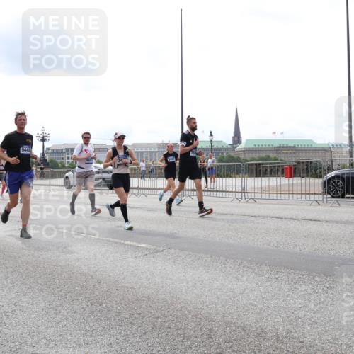 29.06.2025 - hella hamburg halbmarathon Lena Gebhardt http://msf.ph/oto/8266402 29.06.2025 10:34:43 Lombardsbrücke 1025, 1672, 2023, 2355, 2412, 2464, 2510, 2511, 2801, 3130, 3145, 3420, 4540, 4824, 4826, 4884, 5453, 5609, 6034, 6105, 6171, 6310, 6329, 6335, 6379, 6397, 6571, 6574, 6843, 7020, 7299, 7386, 7644, 7733, 8349, 8369, 8705, 8793, 8965, 9122, 9164, 9248, 9379, 9448, 9514, 10335, 10464, 10564, 10606, 10674, 11122, 11245, 11646, 11872, 12019, 12164, 12236, 12382, 12764, 13957, 15477, 16238, 16311, 16390, 16682, 16919, 17230, 18158, 18941 meine-sportfotos.de