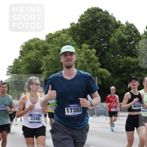29.06.2025 - hella hamburg halbmarathon Jannik Wohlers http://msf.ph/oto/8266440 29.06.2025 10:33:30 Lombardsbrücke 1189, 1275, 1417, 1705, 1787, 1896, 2482, 2526, 3264, 3340, 3345, 3560, 4479, 4696, 4807, 4942, 5557, 5561, 5566, 5584, 5691, 5821, 5822, 5887, 6364, 6515, 6516, 6956, 7027, 7565, 8202, 8375, 8377, 8383, 8401, 9094, 9875, 9995, 10007, 10071, 10561, 10800, 11092, 11111, 11237, 11338, 11642, 12330, 12562, 12835, 13401, 13535, 13741, 13853, 13934, 14032, 14873, 15792, 15845, 17440, 19145, 19164 meine-sportfotos.de