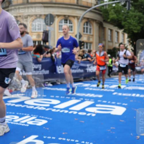29.06.2025 - hella hamburg halbmarathon Strokosch-Dieckow http://msf.ph/oto/8266449 29.06.2025 10:45:19 Ziel 1697, 2188, 2367, 2470, 3186, 5706, 6054, 6375, 9105, 10064, 11469, 12277, 12643, 12783, 14703, 15563, 15636, 15741, 15760, 16513, 17499, 18407, 18638 meine-sportfotos.de