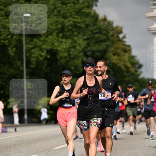 29.06.2025 - hella hamburg halbmarathon Dr. Thomas Lammeyer http://msf.ph/oto/8266461 29.06.2025 10:14:55 Kennedybrücke 1548, 1781, 2868, 4287, 5182, 5440, 5653, 5806, 8171, 8561, 8807, 8810, 10196, 11149 meine-sportfotos.de