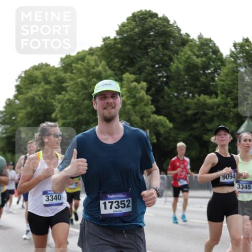 29.06.2025 - hella hamburg halbmarathon Jannik Wohlers http://msf.ph/oto/8266506 29.06.2025 10:33:31 Lombardsbrücke 1189, 1275, 1417, 1705, 1787, 1896, 2482, 2526, 3264, 3340, 3345, 4479, 4696, 4807, 4942, 5557, 5561, 5566, 5584, 5691, 5821, 5822, 5887, 6364, 6515, 6516, 6956, 7027, 7565, 8202, 8277, 8375, 8377, 8383, 8401, 9094, 9875, 9995, 10007, 10071, 10561, 10800, 11092, 11111, 11237, 11338, 11642, 12330, 12562, 12835, 13401, 13485, 13535, 13741, 13853, 13934, 14032, 14873, 15792, 15845, 17440, 17953, 19145, 19164 meine-sportfotos.de