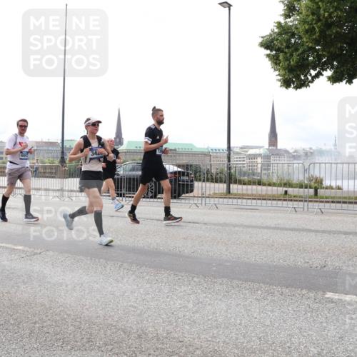 29.06.2025 - hella hamburg halbmarathon Lena Gebhardt http://msf.ph/oto/8266507 29.06.2025 10:34:44 Lombardsbrücke 1025, 1672, 2023, 2355, 2412, 2464, 2510, 2511, 2801, 3130, 3420, 4540, 4824, 4826, 4884, 5453, 5609, 6034, 6105, 6171, 6310, 6329, 6335, 6379, 6397, 6571, 6574, 6843, 7020, 7299, 7386, 7644, 7733, 8369, 8705, 8793, 8965, 9122, 9164, 9248, 9379, 9448, 9514, 10335, 10464, 10564, 10606, 10674, 11122, 11245, 11646, 11872, 12019, 12164, 12236, 12382, 12764, 13957, 15477, 16238, 16311, 16390, 16682, 16919, 17230, 18158, 18941 meine-sportfotos.de
