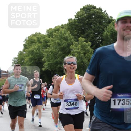 29.06.2025 - hella hamburg halbmarathon Jannik Wohlers http://msf.ph/oto/8266526 29.06.2025 10:33:31 Lombardsbrücke 1189, 1275, 1417, 1705, 1787, 1896, 2482, 2526, 3264, 3340, 3345, 4479, 4696, 4807, 4942, 5557, 5561, 5566, 5584, 5691, 5821, 5822, 5887, 6364, 6515, 6516, 6956, 7027, 7565, 8202, 8277, 8375, 8377, 8383, 8401, 9094, 9875, 9995, 10007, 10071, 10561, 10800, 11092, 11111, 11237, 11338, 11642, 12330, 12562, 12835, 13401, 13485, 13535, 13741, 13853, 13934, 14032, 14873, 15792, 15845, 17440, 17953, 19145, 19164 meine-sportfotos.de