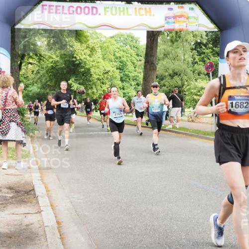 29.06.2025 - hella hamburg halbmarathon MichiJ http://msf.ph/oto/8266549 29.06.2025 10:54:38 Zwischen KM18-KM19 1079, 1367, 2964, 4169, 5363, 5762, 6517, 11088, 15945, 16824, 17062 meine-sportfotos.de