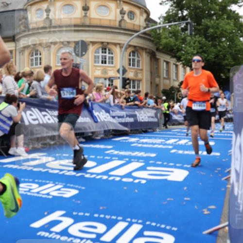 29.06.2025 - hella hamburg halbmarathon Strokosch-Dieckow http://msf.ph/oto/8266557 29.06.2025 10:45:21 Ziel 1697, 2188, 2367, 2470, 3186, 5706, 9105, 10064, 11469, 12277, 12643, 12783, 14703, 15563, 15636, 15741, 15760, 16513, 16725, 17499, 18407, 18638 meine-sportfotos.de